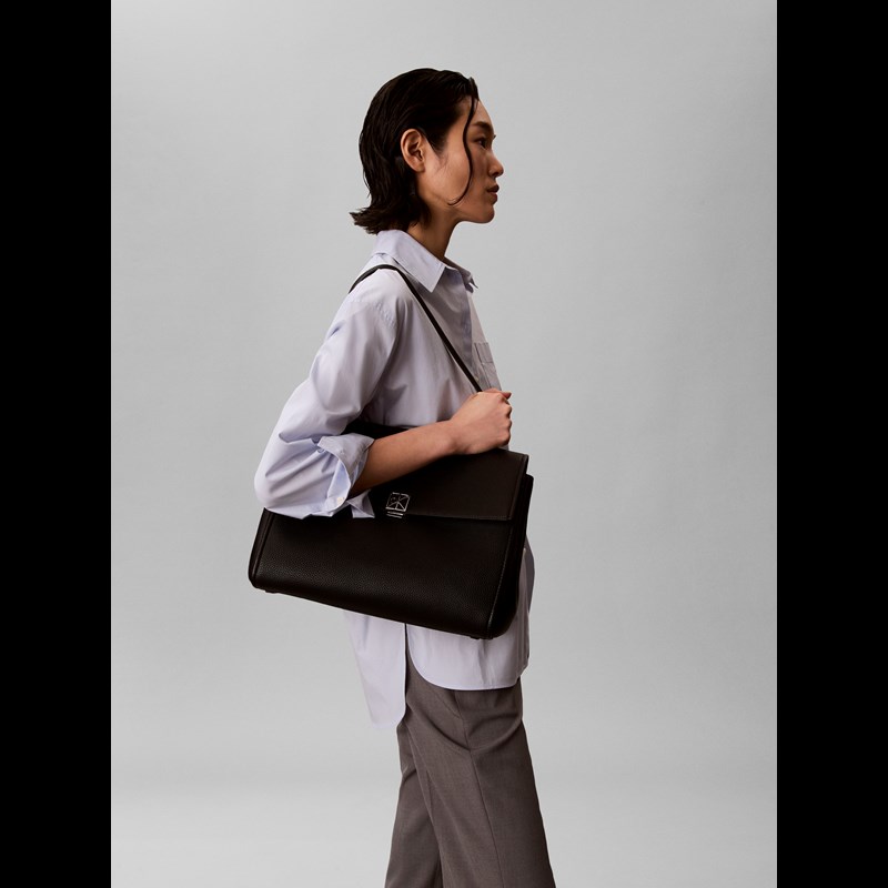 Calvin Klein Skuldertaske Hardware Emblem Sort 2