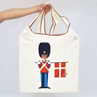 Antoni Legacy Totebag Garder med Dannebrog Rød tern