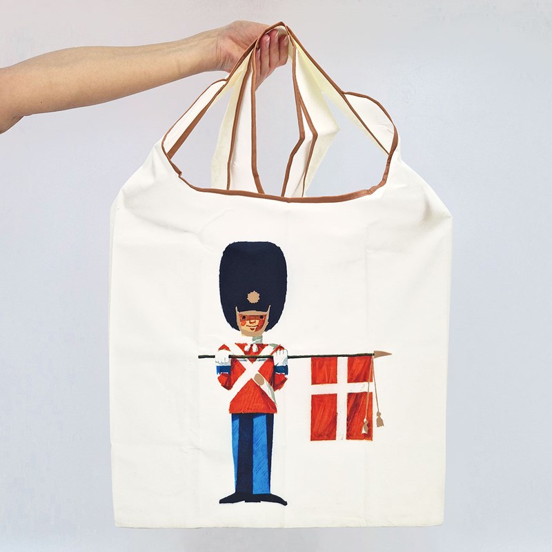 Antoni Legacy Totebag Garder med Dannebrog Rød tern