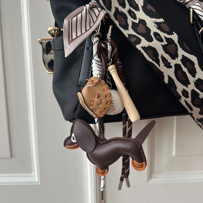 Conmé Bag charm baseball Sort/Brun 2