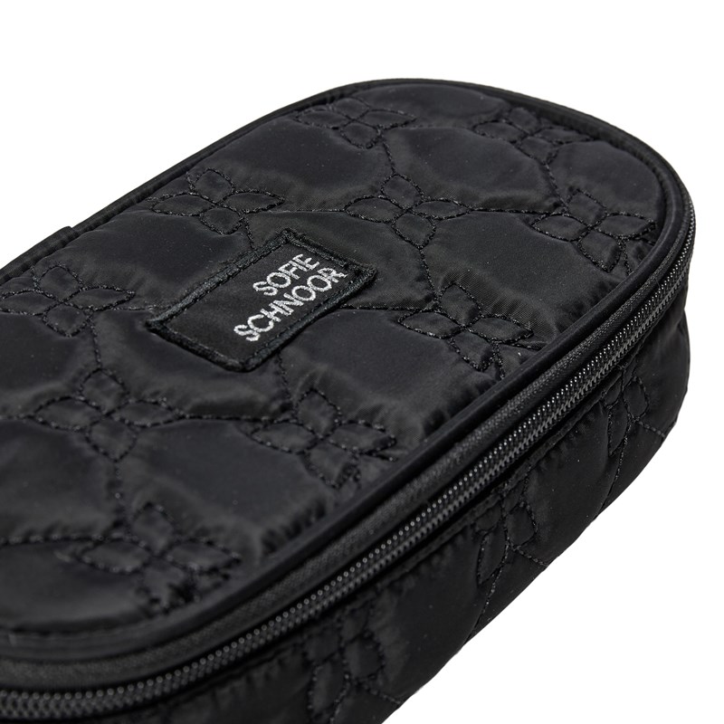 Sofie Schnoor Pennfodral Oval Saga Svart 3