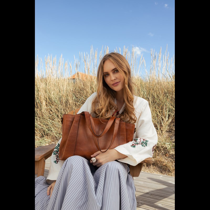 RE:DESIGNED Skuldertaske Nisa Big Brun 3