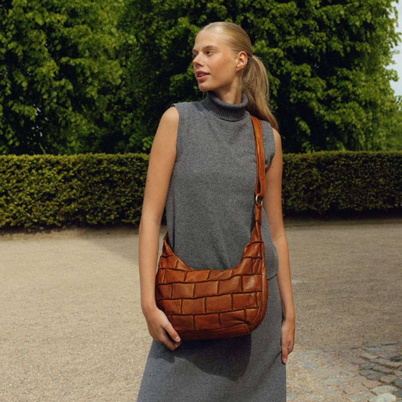 RE:DESIGNED Crossbody Margo Small Brun 2