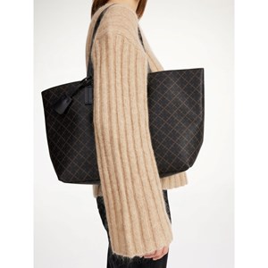 By Malene Birger Shopper Abigail Brun alt image