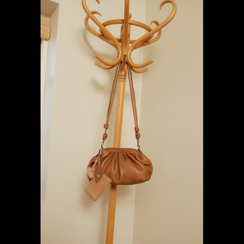 RE:DESIGNED Crossbody Noha Big Cognac 4