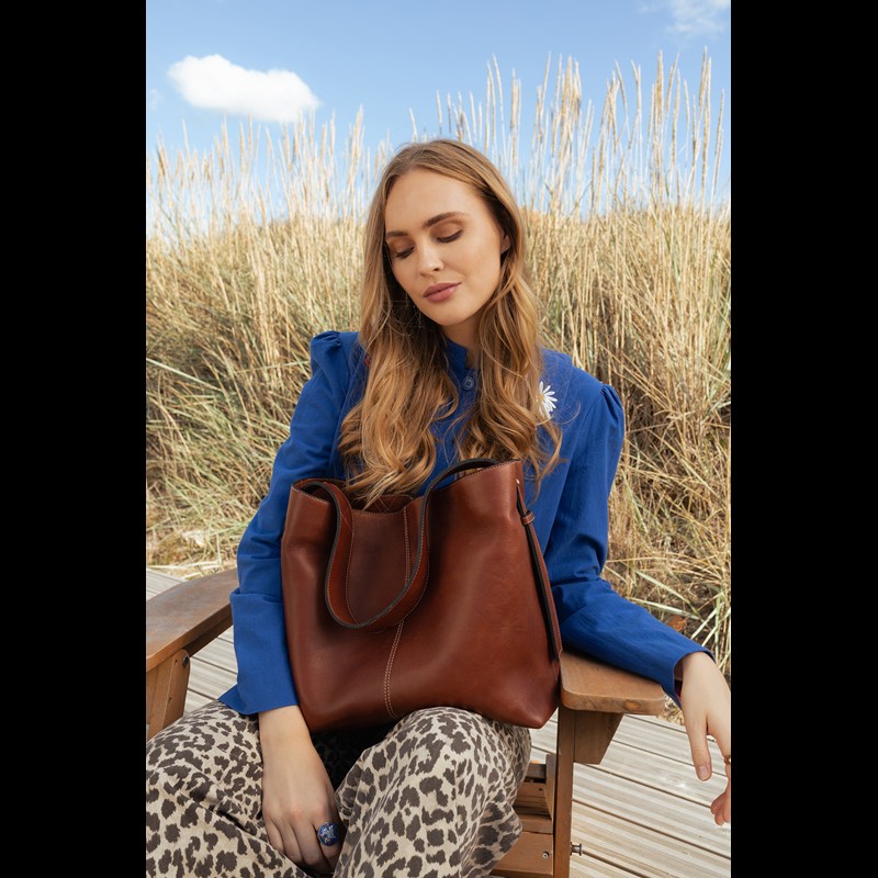 RE:DESIGNED Skuldertaske Naya Big Cognac 3