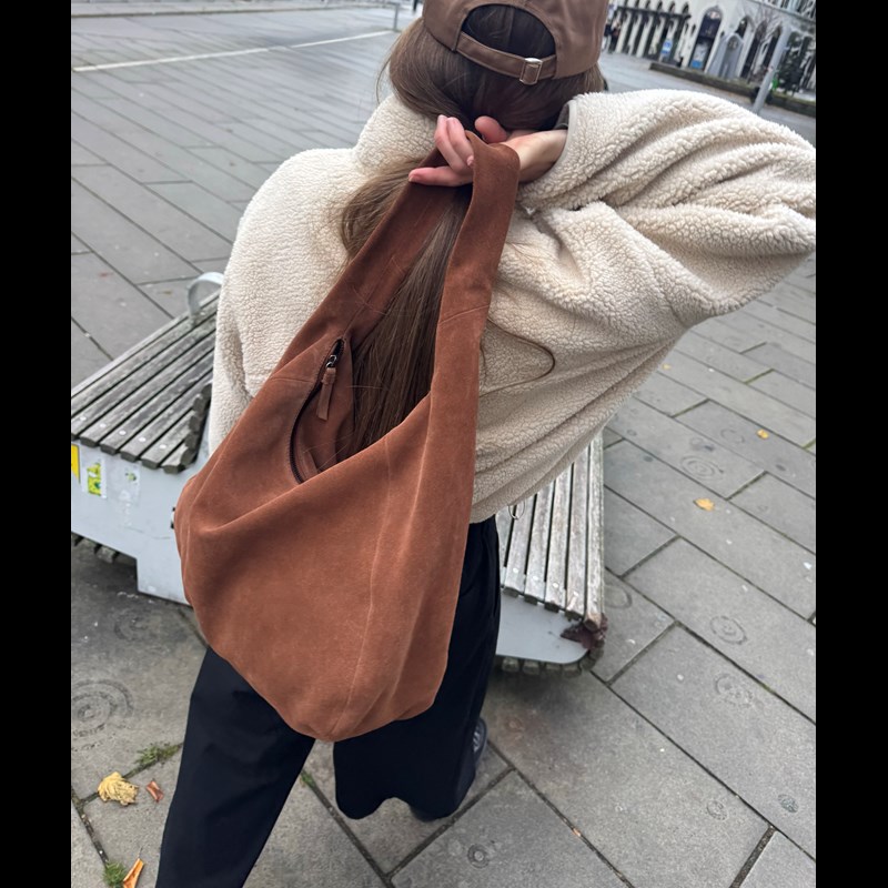 MARKBERG Skuldertaske Samarambg Suede Kastanje 7