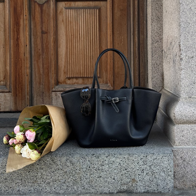 PITAYA Axelväska Olivia Svart 3