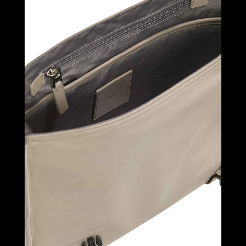 Calvin Klein Skuldertaske Sleek Beige 2