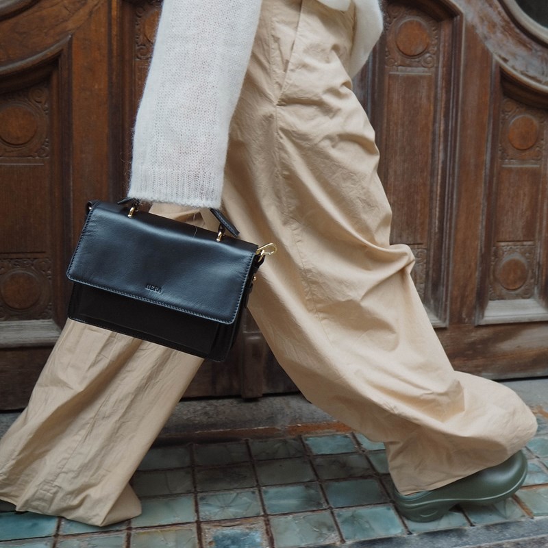 HERA Crossbody Ayoe  Svart 2