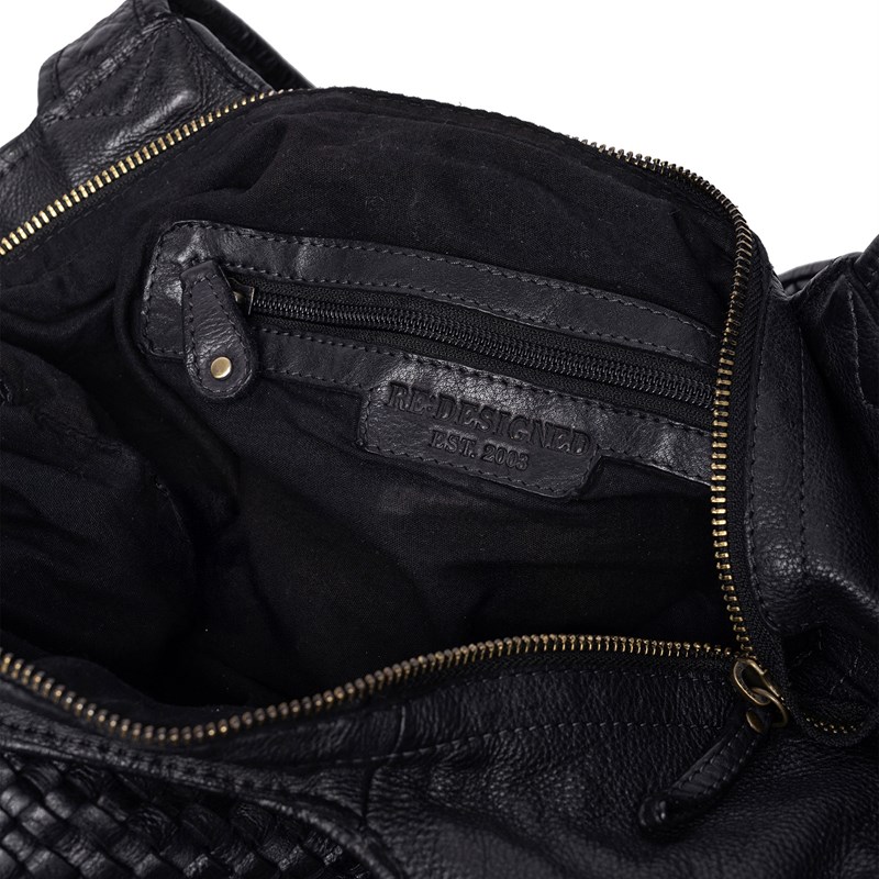 RE:DESIGNED Crossbody Jenne Big Svart 5