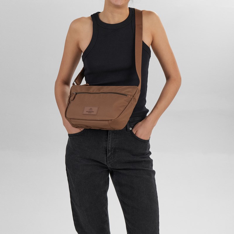 MARKBERG Crossbody Mono Brun 2