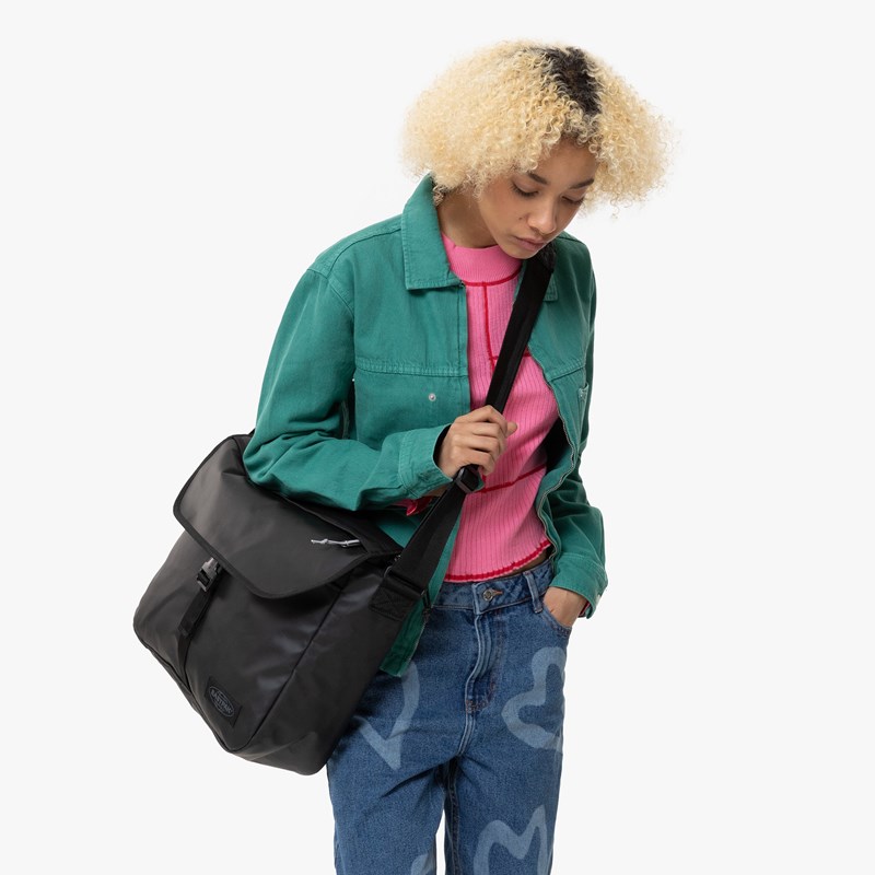Eastpak Axelväska Delegate + Svart 17" 7