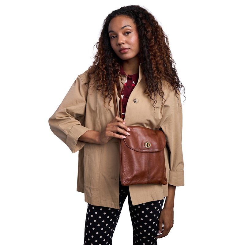 RE:DESIGNED Crossbody Tyra Small Brun 2