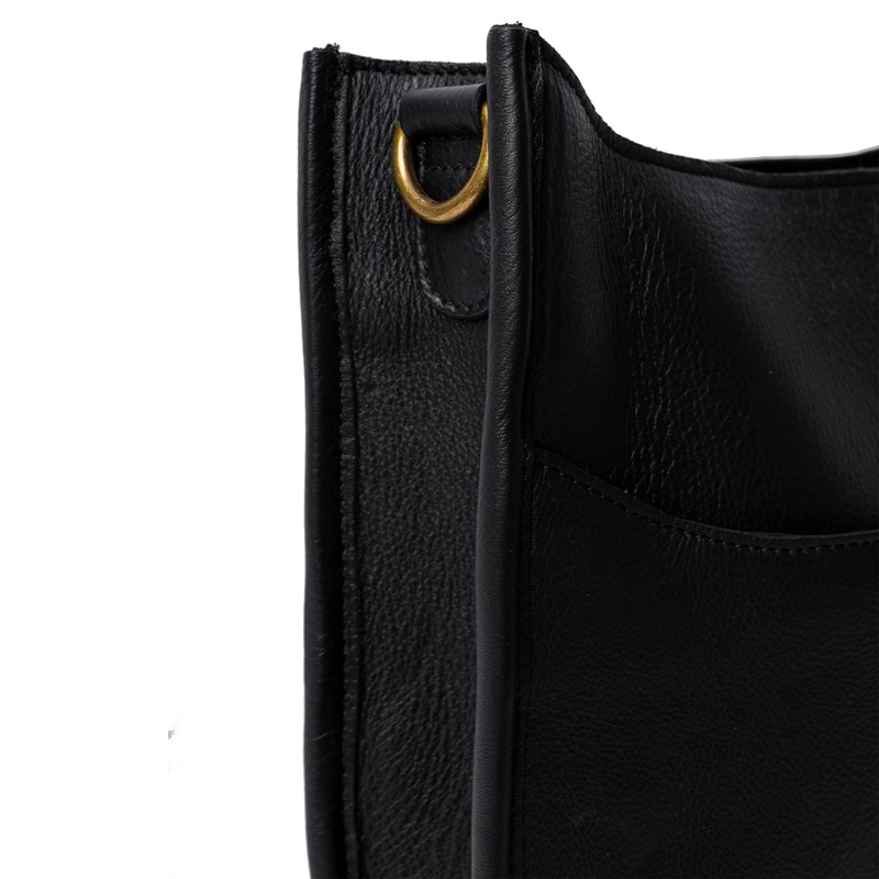 RE:DESIGNED Crossbody Juna Big Svart 4