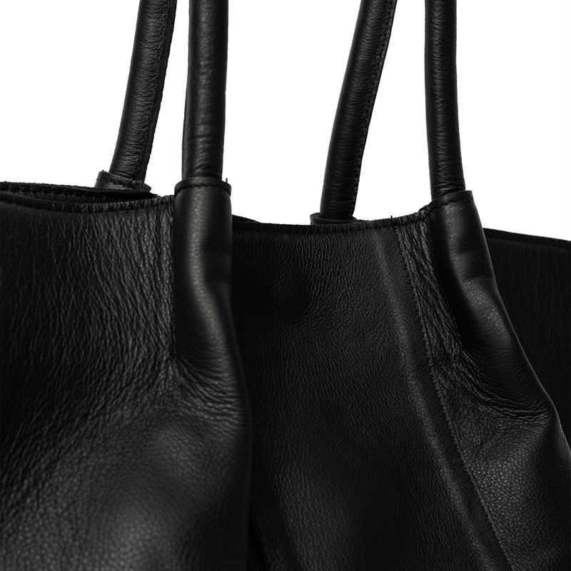 RE:DESIGNED Axelväska Mane Small Svart 4