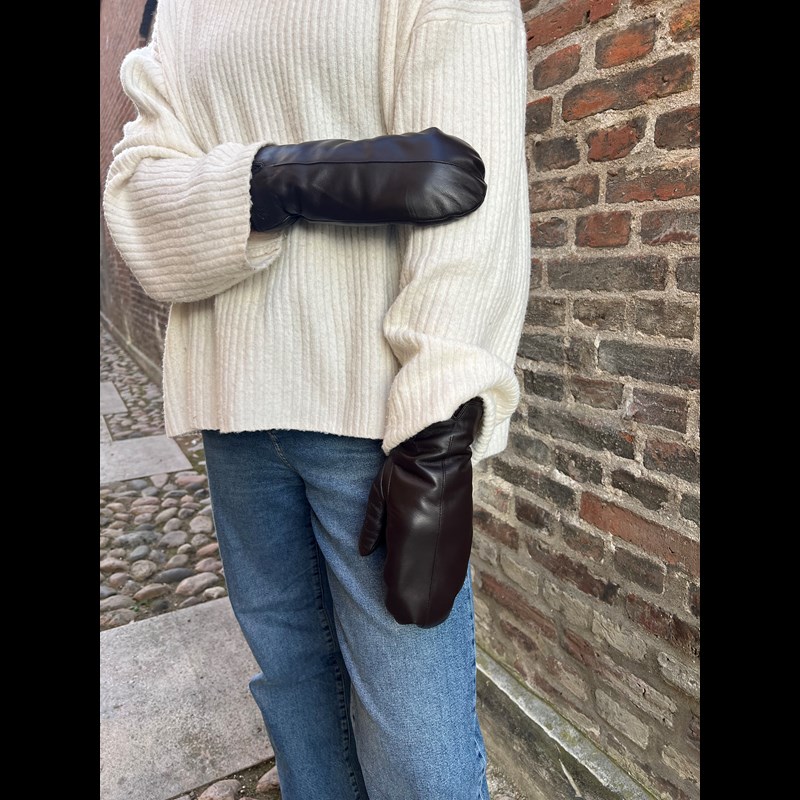 Aura Dameluffer Moritz M. Brun Str S 6