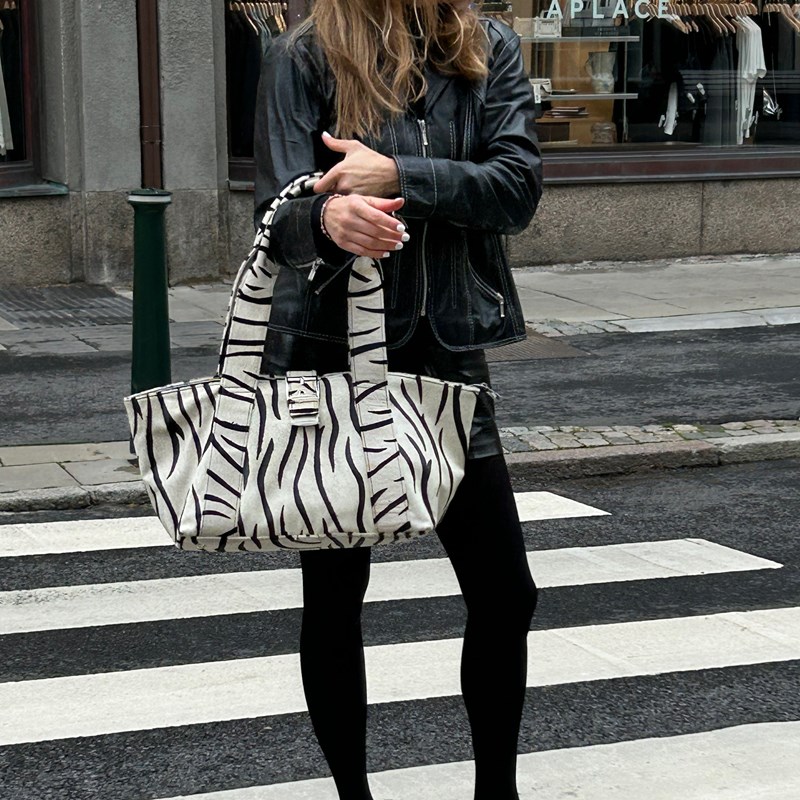 Núnoo Shopper Maxi Deluxe Sort strib 2