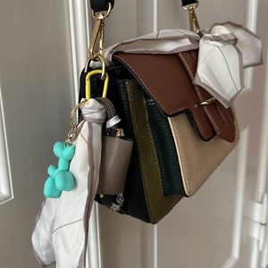 Conmé Bag charm taske ballondyr Blå/Taupe alt image