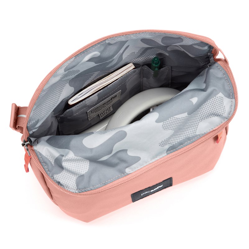 Pacsafe Axelväska Go Saddle Rosa 2