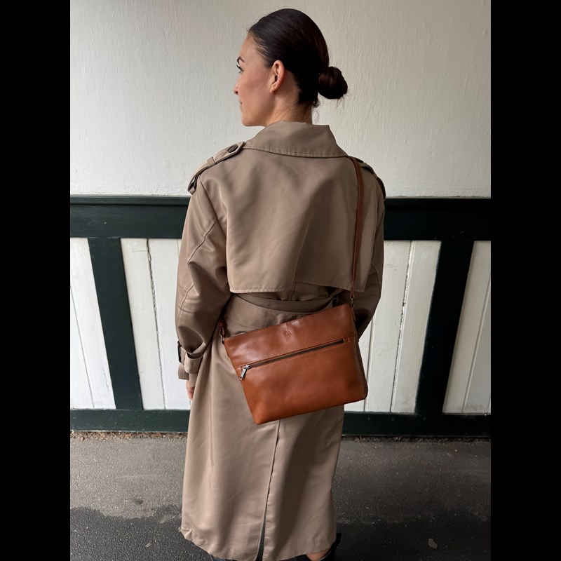 MARKBERG Crossbody Sofina Antique Kastanj 2