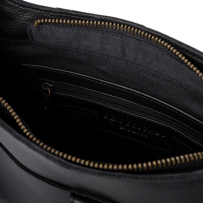 RE:DESIGNED Crossbody Juna Big Svart 6