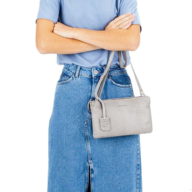 Burkely Crossbody L Just Jackie Lysegrå 5