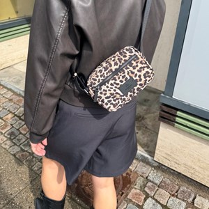 Markberg Crossbody Block Leopard alt image