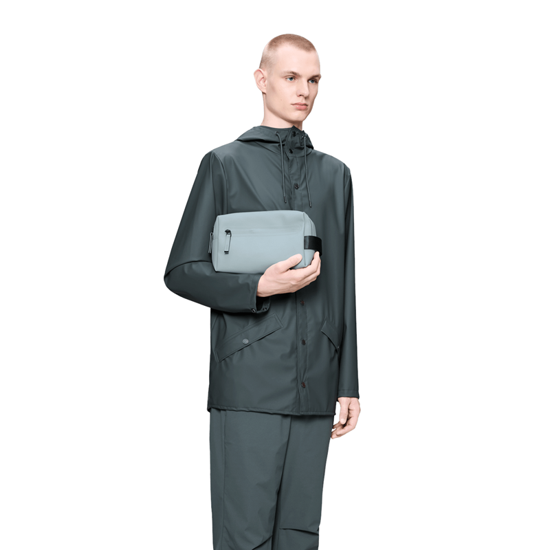 RAINS Toilettaske Zip W3 Lyseblå 4