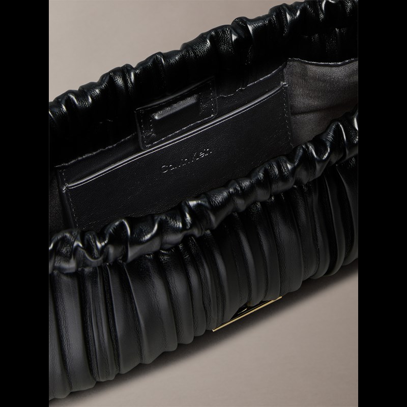 Calvin Klein Crossbody Drawstring Plisse Svart 2