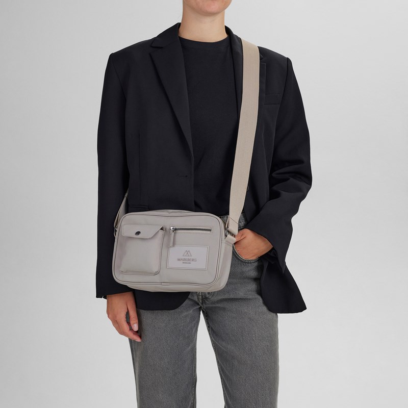 MARKBERG Crossbody Darla Monochrome Ljusgrå 2