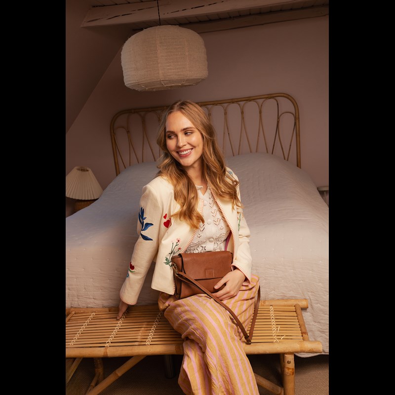 RE:DESIGNED Crossbody Nana Cognac 3