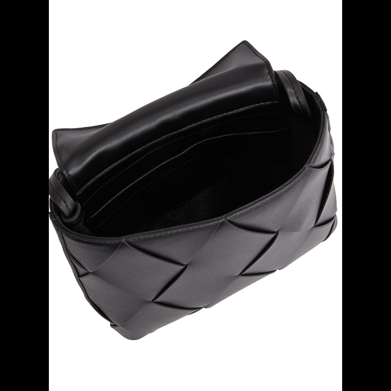 Calvin Klein Crossbody CK Woven Square Svart 3