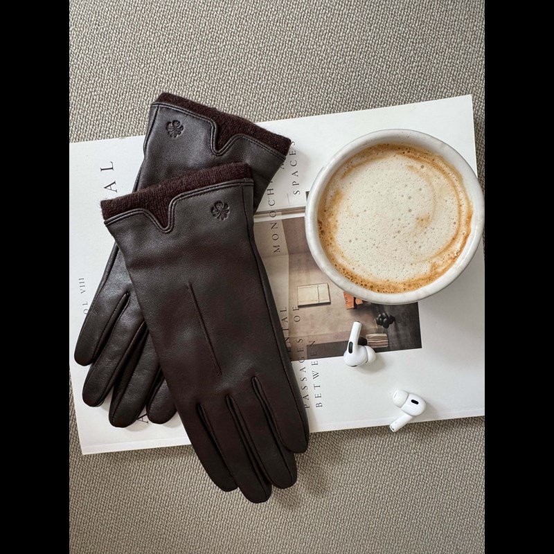 Aura Damhandske Cortina  M. Brun Str 8 2