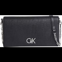 Calvin Klein Crossbody CK Mini Chain Tex Svart 1