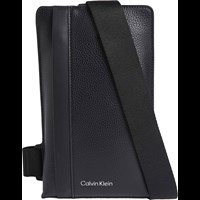 Calvin Klein Sling bag Must  Svart 1