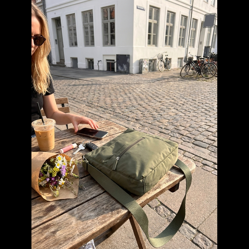 Aura Crossbody Bari Recycled Mørk grøn 8