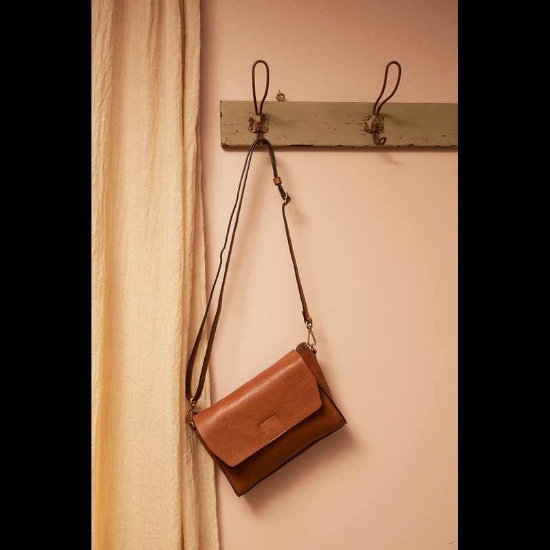 RE:DESIGNED Crossbody Nana Cognac 2
