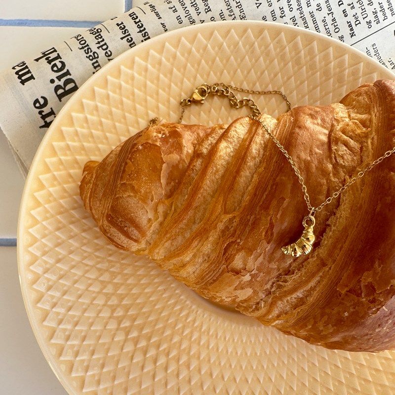 By Stær Halsband Croissant  Guld 2