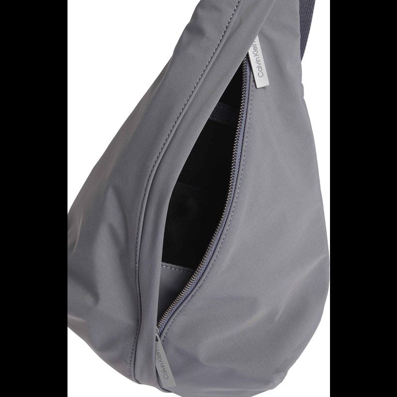 Calvin Klein Sling Bag Essential Grå 3