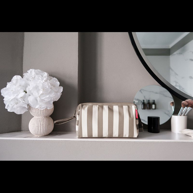 Reisenthel Toilettaske Travelcosmetic Stribet 2