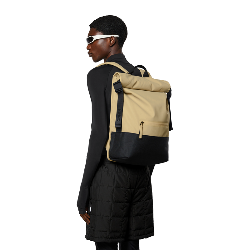 RAINS Rygsæk Trail Rolltop  Sand 2