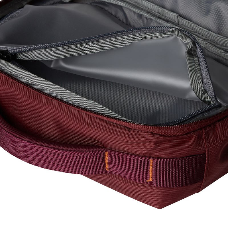 The North Face Toilettaske Base Camp Voyager Bordeaux 3