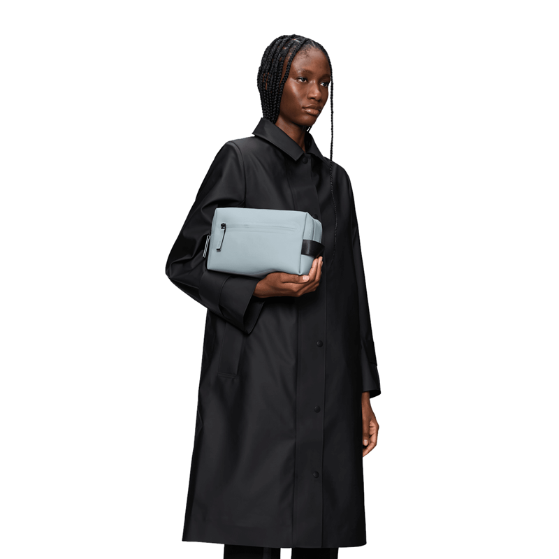 RAINS Toilettaske Zip W3 Lyseblå 2