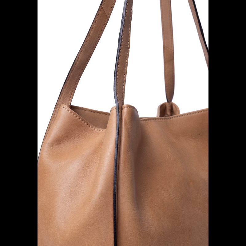 RE:DESIGNED Skuldertaske Nino Camel 5