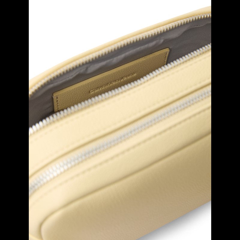 Calvin Klein Crossbody Ultralight Vit 4